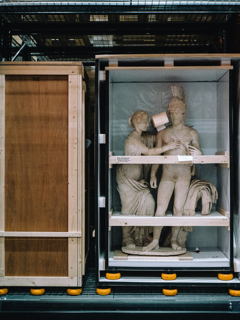 La Réserve 1, la plus haute des six réserves du bâtiment avec huit mètres sous plafond, a été conçue pour héberger les pièces les plus imposantes.